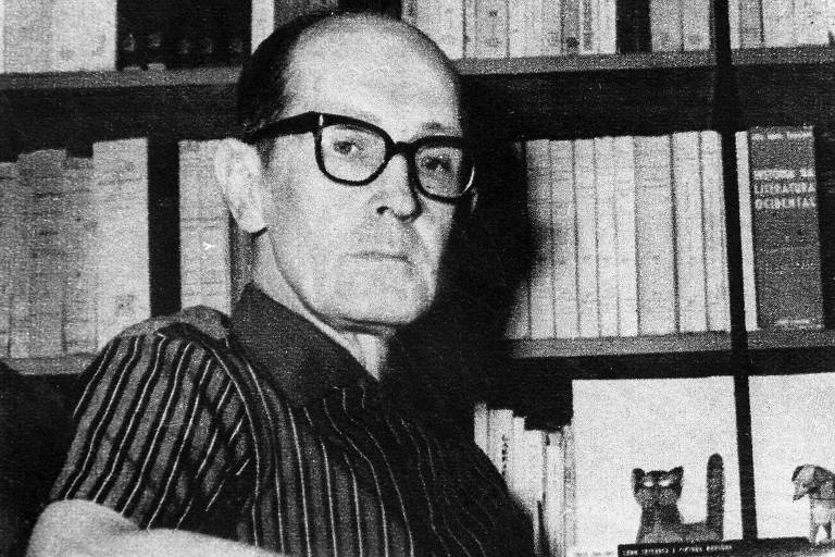 Carlos Drummond de Andrade foi um poeta, contista e cronista da segunda geração modernista