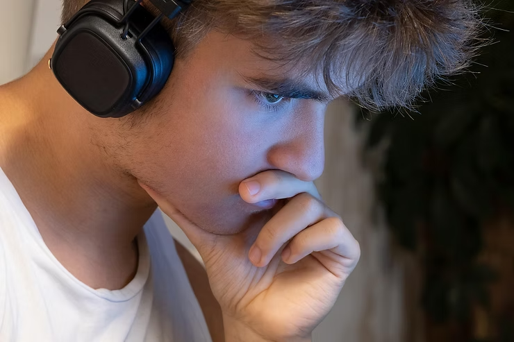 Aproximação com jovens: terapia online atrai novas gerações para o cuidado emocional.